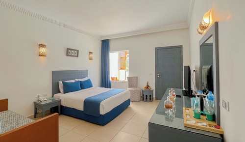 Habitación superior con 1 cama doble o 2 individuales, vistas al mar