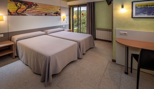 Habitación estándar con 1 cama doble o 2 individuales, balcón