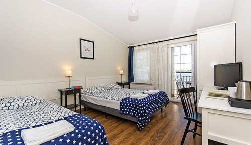 Habitación triple, vistas al río