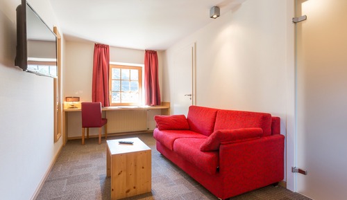 Suite junior (for 2 adults & 2 children)