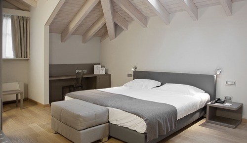 Habitación superior con 1 cama doble o 2 individuales