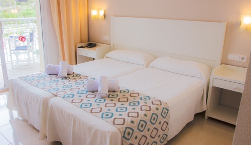 Habitación estándar doble (1 Adult + 2 Children)