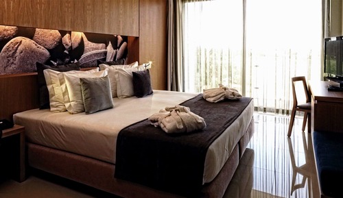 Suite (Riverside) (2+2)