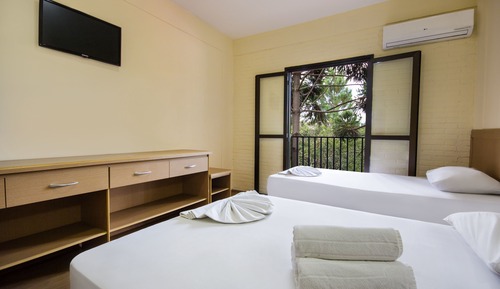 Habitación ejecutiva con 2 camas individuales, balcón