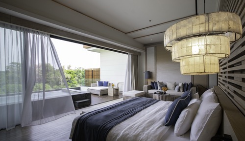 Sky pool suites