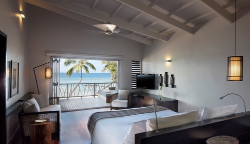 Villa, piscina privada, frente a la playa