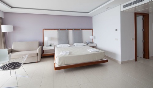 Habitación individual, vistas parciales al mar