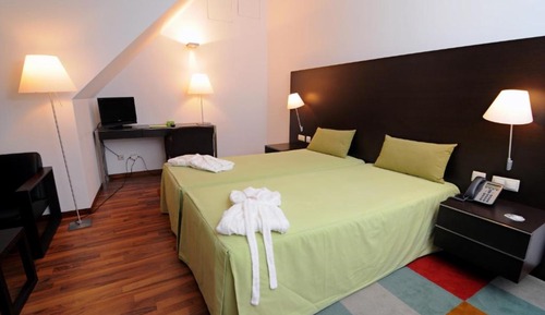 Habitación estándar con 1 cama doble o 2 individuales, vistas a la laguna