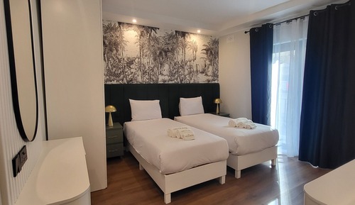Habitación doble de uso individual, vistas parciales al mar