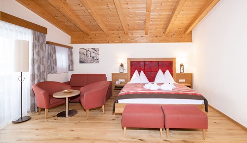 Suite superior, 1 habitación, balcón, vistas a la montaña (Lässig_DAHUAM)
