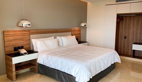 Suite, 1 cama de matrimonio grande, vistas a la ciudad