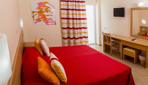 Habitación triple, vistas al jardín