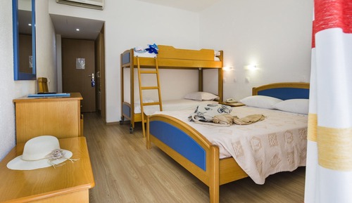 Habitación cuádruple, vistas al jardín