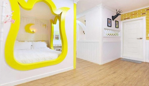 Habitación (Yellow tulip)