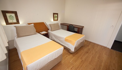 Habitación con 2 camas individuales