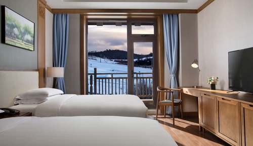 Swiss, Family Suite, Multiple Beds, Mountain View