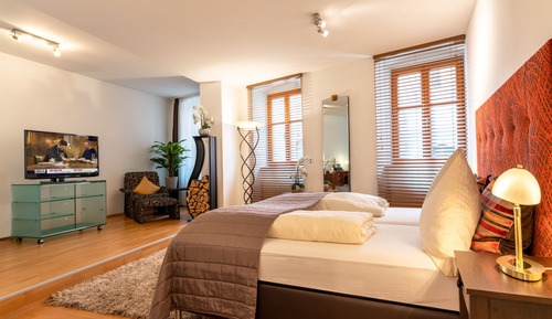 Apartamento estándar, 2 habitaciones, cocina básica, entresuelo