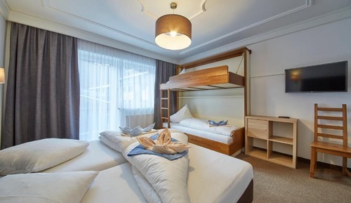 Habitación cuádruple, balcón