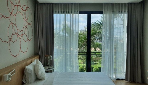 Estudio, vistas al jardín