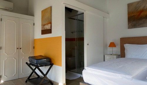 Habitación de diseño con 1 cama doble o 2 individuales