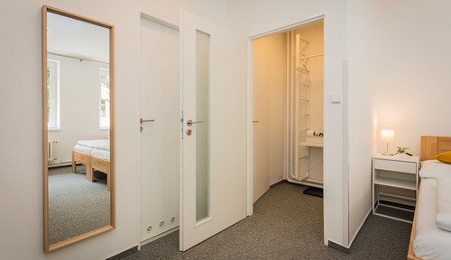 Habitación básica con 1 cama doble o 2 individuales, 2 camas individuales