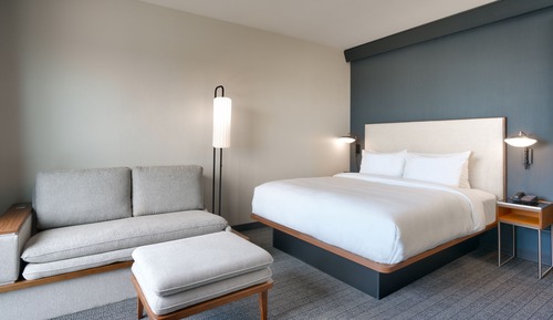 Habitación estándar, 1 cama de matrimonio grande con sofá cama (Mobility/Hearing Accessible, Tub)