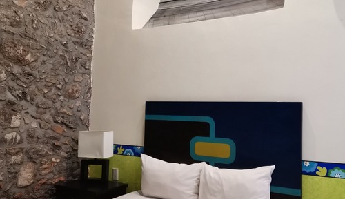 Habitación básica con 1 cama doble o 2 individuales