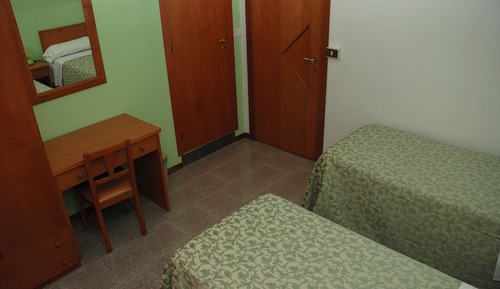 Habitación con 2 camas individuales
