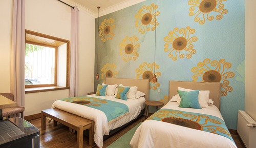 Habitación triple Premium, varias camas, bañera, vistas al jardín