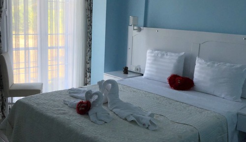 Habitación estándar doble, 1 cama de matrimonio grande, vistas al jardín