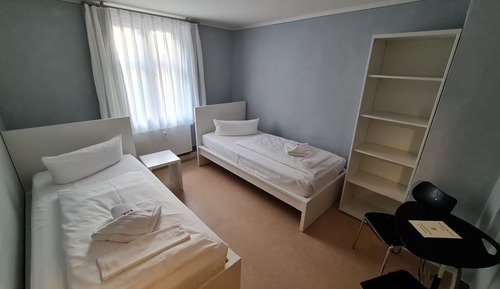 Habitación básica con 2 camas individuales, 2 camas individuales