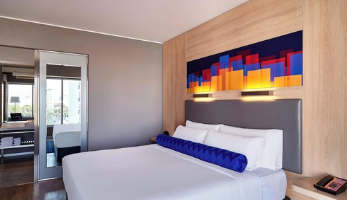 Suite, 1 cama de matrimonio grande, no fumadores, vistas a la ciudad (Corner)