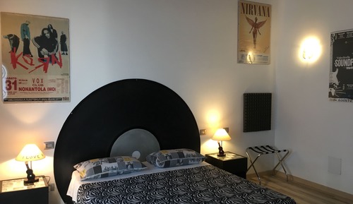 Habitación con 1 cama doble o 2 individuales (Music)