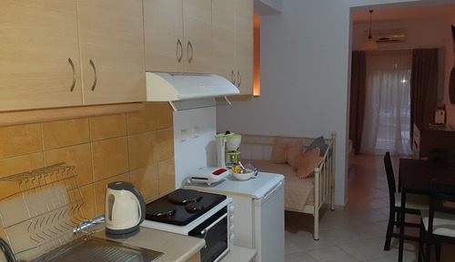 Habitación triple básica, 1 cama de matrimonio con sofá cama