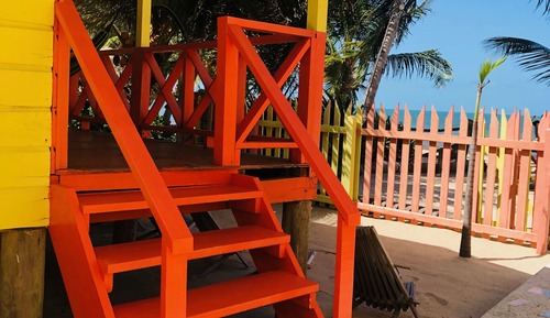 Cabaña básica, varias camas, cocina básica, vistas al mar