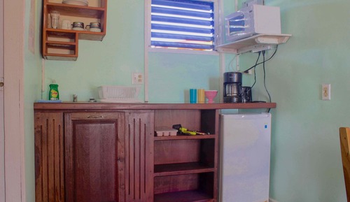 Cabaña básica, 1 cama de matrimonio, cocina básica, vistas al mar