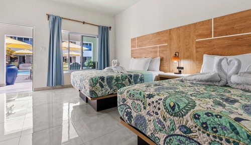 Habitación Confort doble, 2 camas de matrimonio, no fumadores, vistas a la piscina