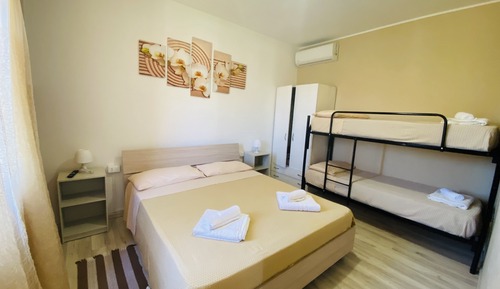 Habitación cuádruple clásica, varias camas, fumadores