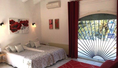 Habitación con 2 camas individuales