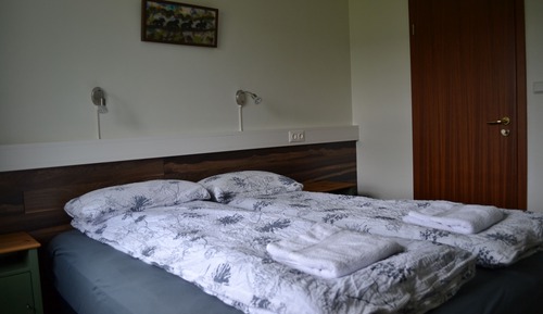 Habitación con 1 cama doble o 2 individuales, baño compartido