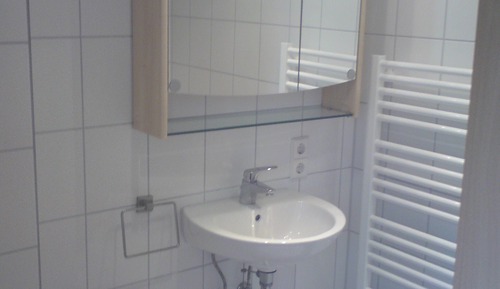 Habitación básica doble, baño compartido, vistas a la ciudad