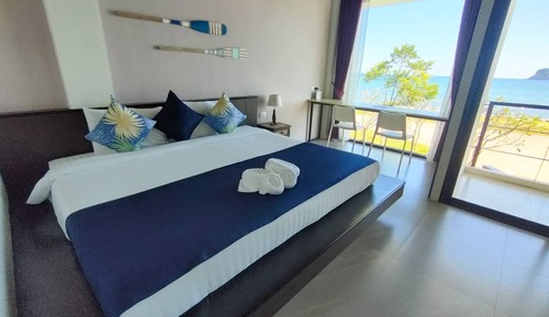 Estudio, vistas al mar