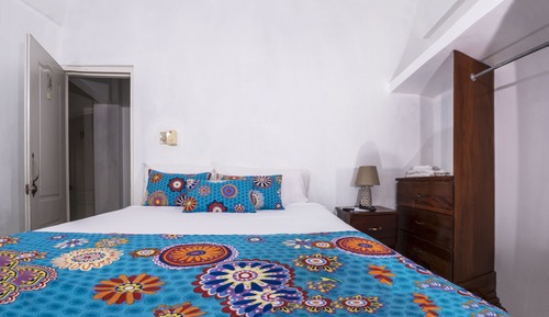 Standard B, 1 Queen Bed