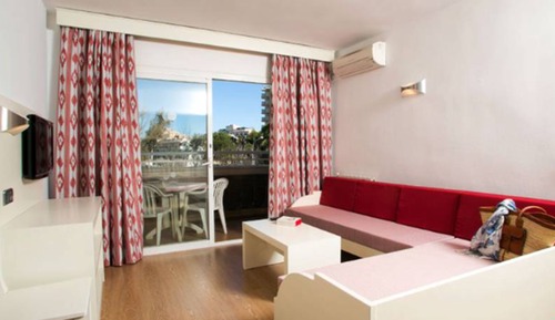 Apartamento, 1 habitación, balcón, vistas a la piscina