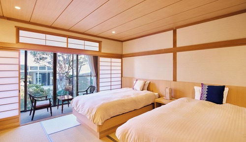 Habitación básica con 2 camas individuales