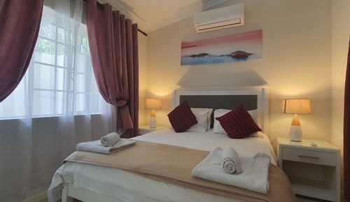 Suite estudio Confort, 1 cama de matrimonio con sofá cama (Bonsai Flat)