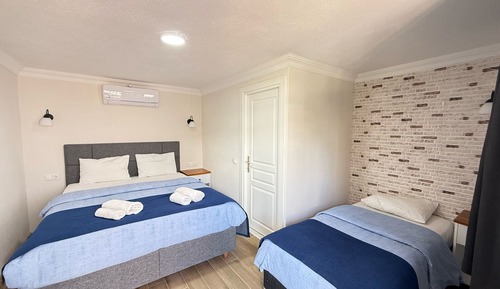 Habitación triple estándar, vistas parciales al mar