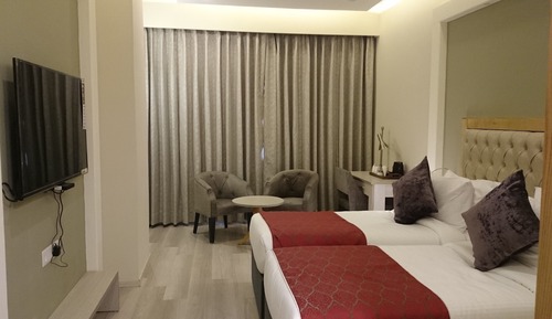 Habitación básica con 2 camas individuales