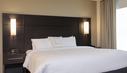 Suite, 1 cama de matrimonio grande con sofá cama, no fumadores (Mobility Accessible, Tub)