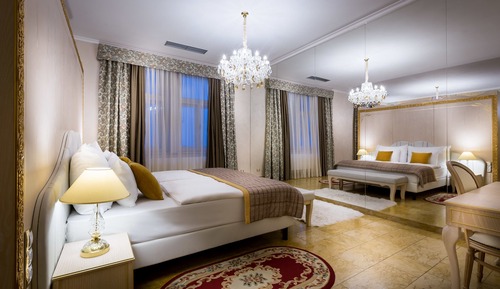 Signature Suite Mucha